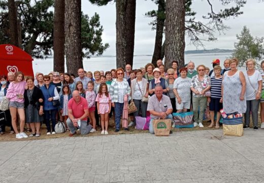 Unha media de 80 veciños e veciñas de Frades participaron en xullo nos Xoves de Praia